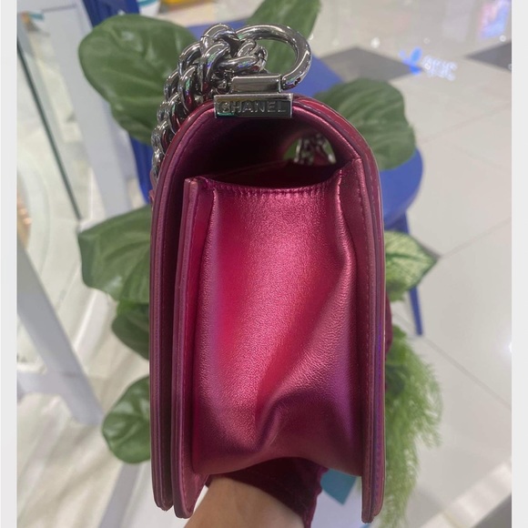 Rare🔥🔥Chanel Metallic Hot Pink Patent Medium Boy Bag - Picture 6 of 16